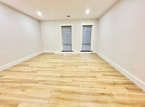 100 Mount Pleasant Ave, Unit #3 in Boston, MA - Foto de edificio - Building Photo