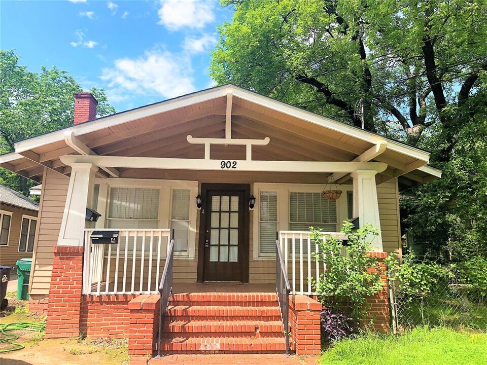 902 W Hickory St-Unit -3 in Denton, TX - Building Photo