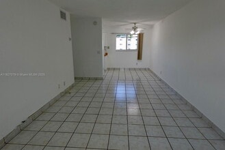250 NE 40th St in Oakland Park, FL - Building Photo - Building Photo