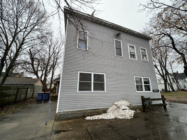 property at 826 4th St NW