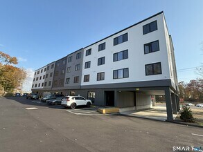 211 Ferry Blvd in Stratford, CT - Foto de edificio - Building Photo