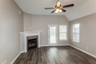 5863 Stafford Dr in Southaven, MS - Foto de edificio - Building Photo