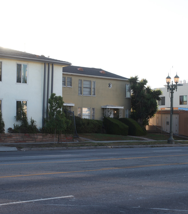 1198 La Cienega Blvd in Los Angeles, CA - Building Photo - Building Photo