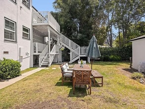 12192 W Sunset Blvd, Unit 12192 in Los Angeles, CA - Building Photo - Building Photo