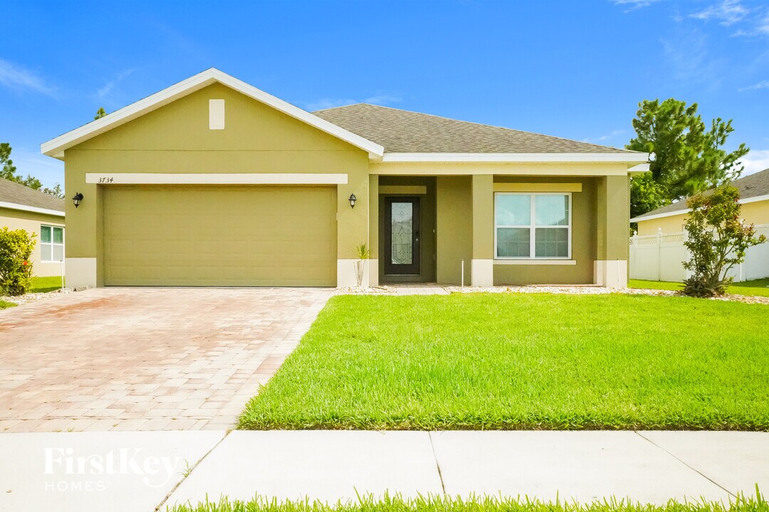 3734 Briarwood Estates Cir in St. Cloud, FL - Building Photo