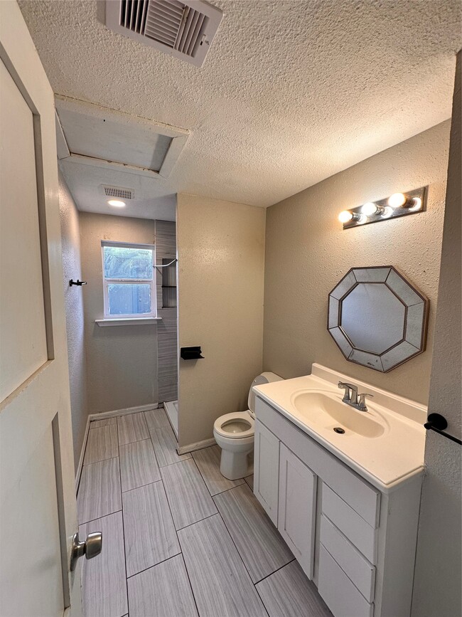 property at 2716 Hill Ave