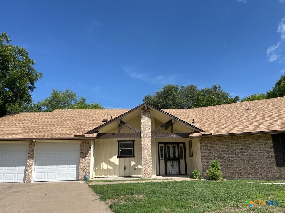 700 Cedar Oaks Ln in Harker Heights, TX - Building Photo
