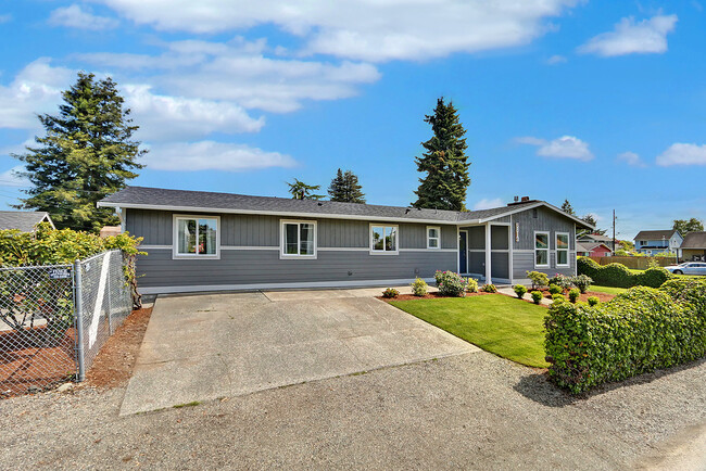 5813 E I St, Unit Main House in Tacoma, WA - Foto de edificio - Building Photo