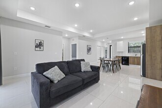 2011 Olsen Ln in Lehigh Acres, FL - Building Photo - Building Photo