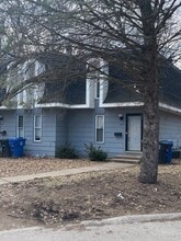 302 30th Avenue Ct, Unit 2 Bed Townhouse in Moline, IL - Building Photo - Building Photo