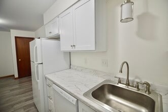 115 Short Beach Rd in Stratford, CT - Building Photo - Building Photo