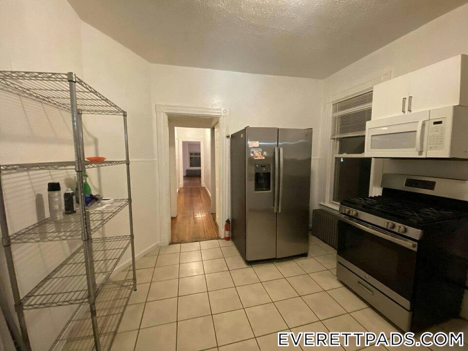 71-73 School St., Unit 3 in Everett, MA - Building Photo