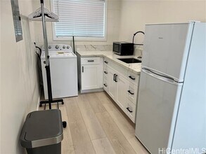 1364 Frank St in Honolulu, HI - Building Photo - Building Photo
