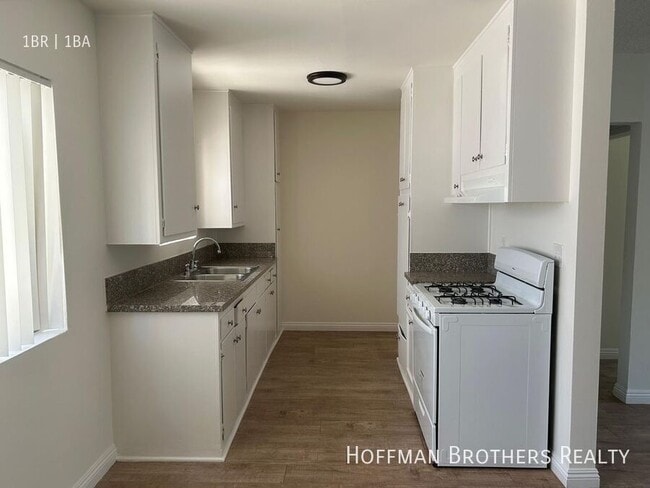 5130 Yarmouth Ave in Los Angeles, CA - Building Photo - Building Photo