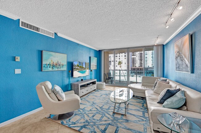 2501 S Ocean Dr in Hollywood, FL - Building Photo - Building Photo