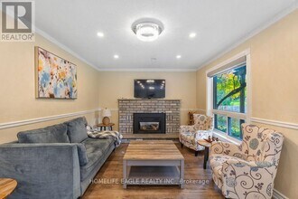 17 Beckett Ave. in East Gwillimbury, ON - Building Photo - Building Photo