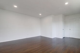 2646 Violet St in San Diego, CA - Foto de edificio - Building Photo