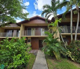 2233 Nova Village Dr in Davie, FL - Building Photo - Building Photo