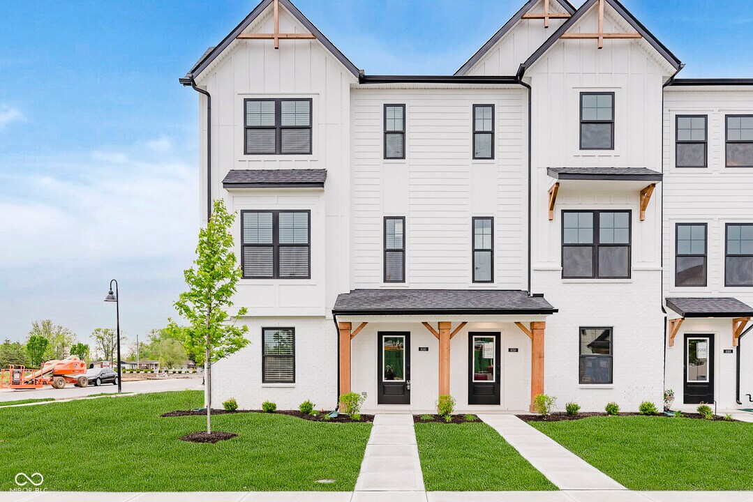 4140 Douro Trl in Westfield, IN - Building Photo