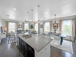 Paseo Residences at Eilan in San Antonio, TX - Foto de edificio - Building Photo