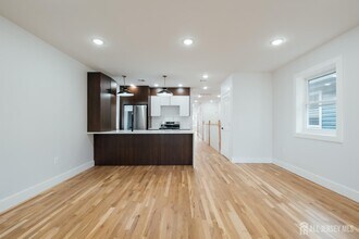 90 Hollywood Ave in East Orange, NJ - Building Photo - Building Photo