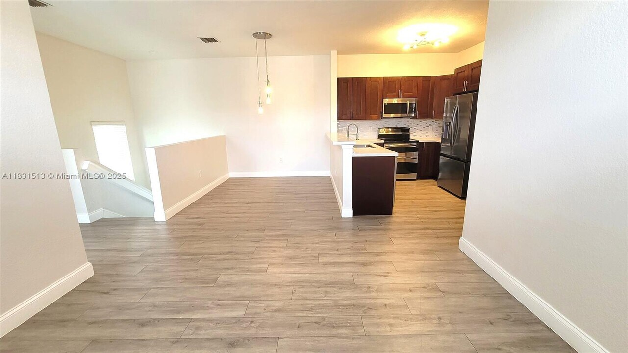 4253 SW 132nd Wy in Miramar, FL - Building Photo