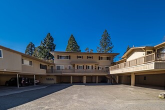 Pacific Pines Apartments in Placerville, CA - Foto de edificio - Primary Photo