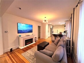 16 Apthorp Ave in Newport, RI - Building Photo - Building Photo