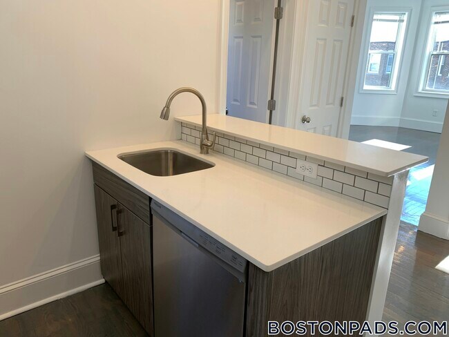 124 Peterborough St in Boston, MA - Building Photo - Building Photo