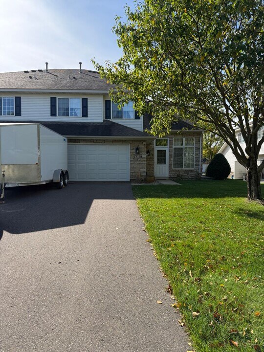 17030 Eagleview Ln in Farmington, MN - Building Photo