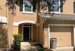 5260 Collins Rd in Jacksonville, FL - Building Photo