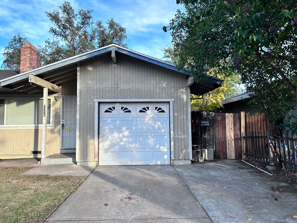 5376-5378 Castle St in Fair Oaks, CA - Building Photo