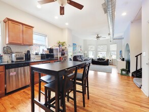 1148 W Belmont Ave in Chicago, IL - Building Photo - Building Photo