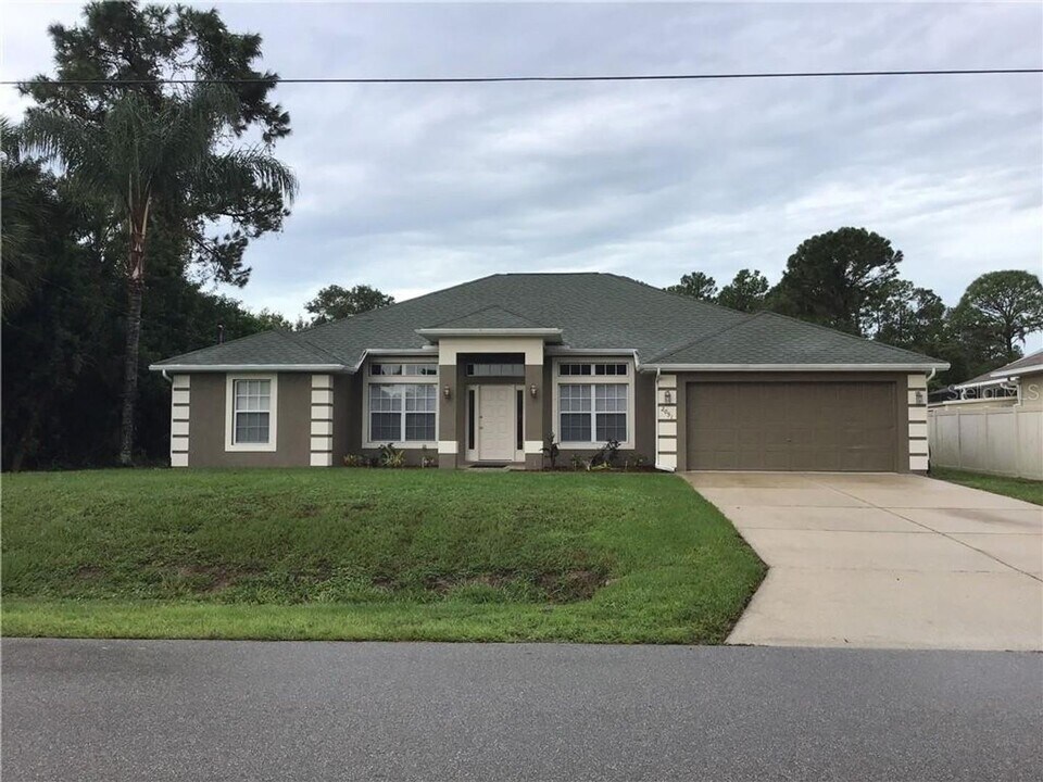 2091 Snowflake Ln in North Port, FL - Building Photo