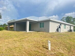 4414 Douglas Ln in Lehigh Acres, FL - Building Photo - Building Photo
