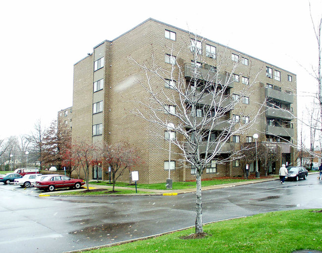 Warrensville Manor in Cleveland, OH - Building Photo - Building Photo