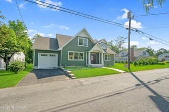 1105 Pennsylvania Ave in Manasquan, NJ - Foto de edificio - Building Photo