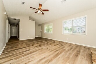 221 Greenleaf Dr in Hampton, GA - Building Photo - Building Photo