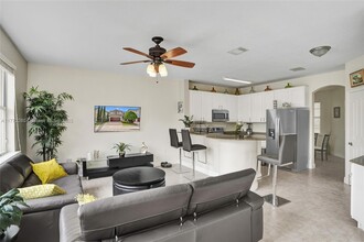 7978 NW 116th Ave in Medley, FL - Building Photo - Building Photo