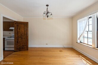6881 N Overhill Ave in Chicago, IL - Building Photo - Building Photo