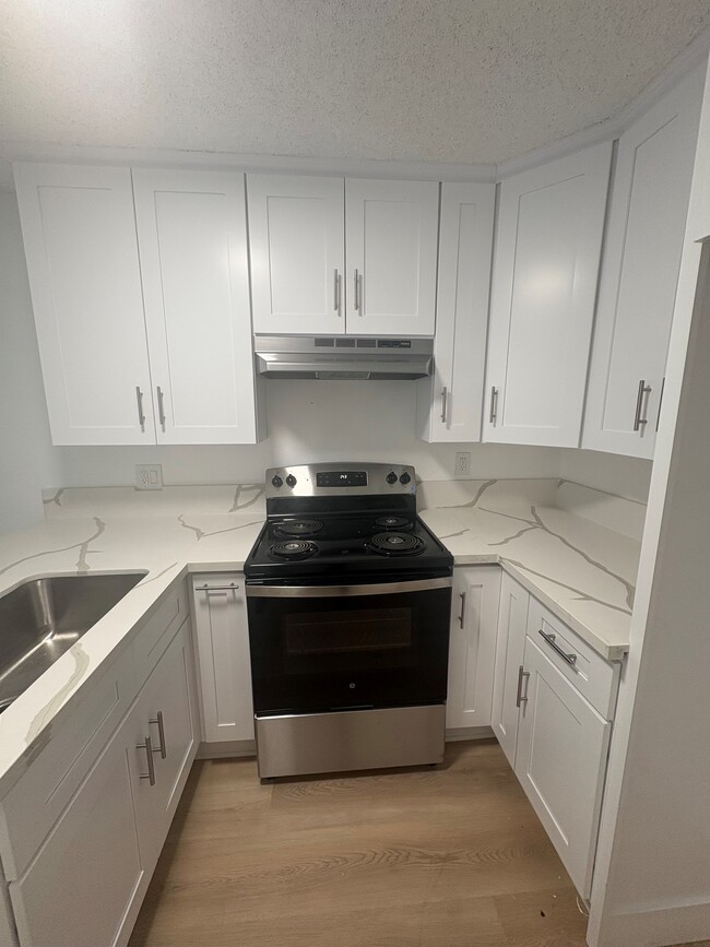Excelsior Apartments in Norwalk, CA - Building Photo - Building Photo