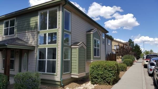 1396 E Scarlet Dr in Flagstaff, AZ - Building Photo