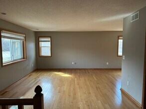 7390 Butterscotch Rd in Eden Prairie, MN - Foto de edificio - Building Photo
