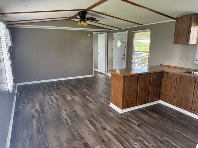 890 Kingsport Hwy in Greeneville, TN - Building Photo - Building Photo