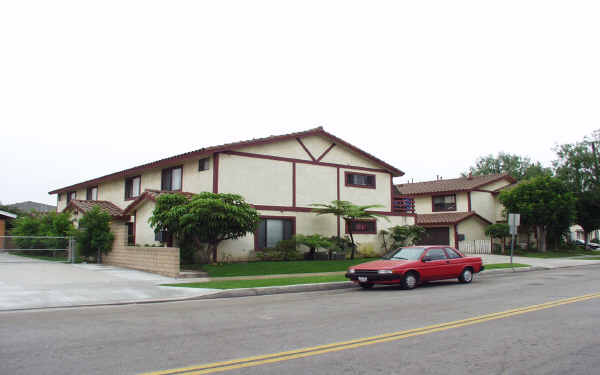 10206-10208 Park St in Bellflower, CA - Building Photo