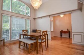 223 Windsong Ln SW in Lilburn, GA - Foto de edificio - Building Photo