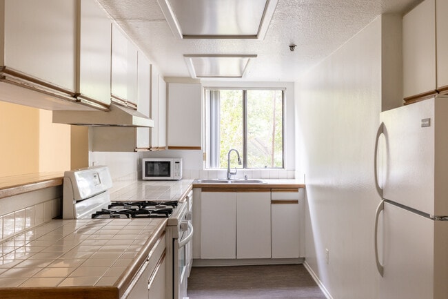 Midvale Ashton Plaza