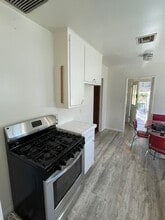 808 N Valley St in Burbank, CA - Building Photo - Building Photo