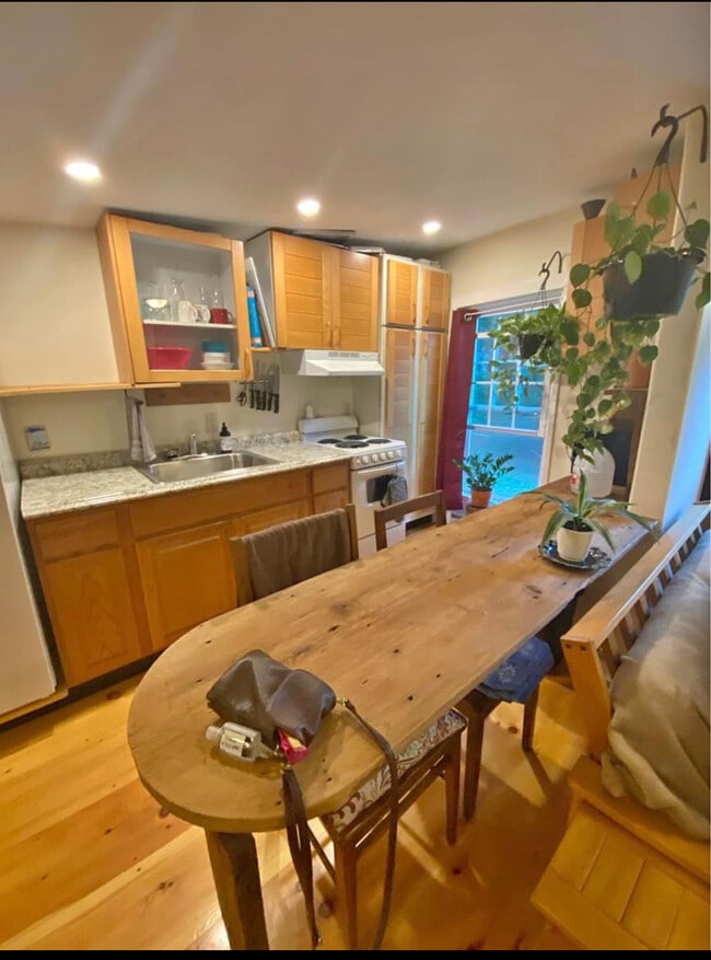 68 Vine St Rentals in Brattleboro, VT