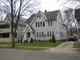896 Delia Ave, Unit 3 in Akron, OH - Building Photo